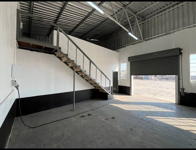 200M² WAREHOUSE TO LET IN SEBENZA